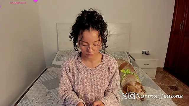 Norma-Jeaane online show from February 2026 12:33:01 PM