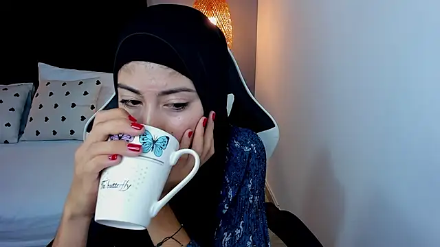 chaymae nah  online show from December 2024 11:25:01 PM