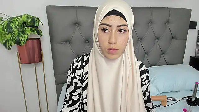 chaymae nah  online show from February 2025 10:40:02 PM