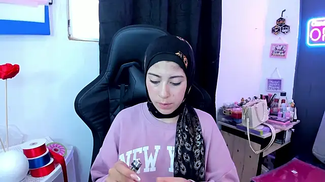 chaymae nah  online show from April 2026 01:56:02 PM