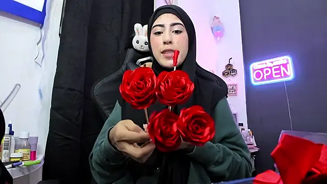 chaymae nah  online show from April 2026 11:40:02 PM