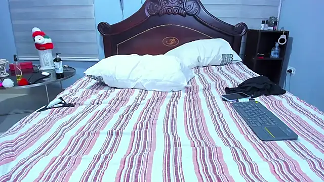 Snapshot of bella-black chatting on January 2025 03:11:02 AM bella-black online show from January 2025 03:11:02 AM