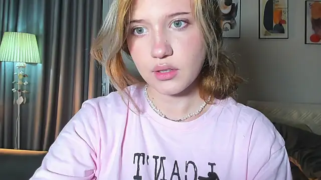 Snapshot of HanahCute chatting on February 2025 10:20:02 PM HanahCute online show from February 2025 10:20:02 PM