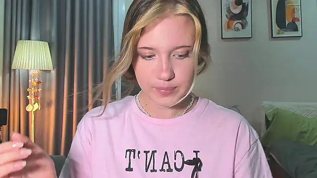 Snapshot of HanahCute chatting on February 2025 05:23:02 AM HanahCute online show from February 2025 05:23:02 AM