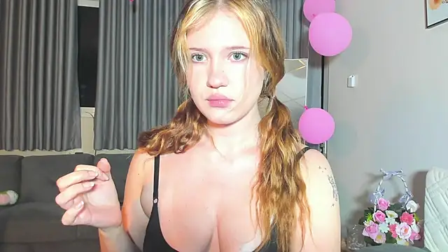 Snapshot of HanahCute chatting on March 2025 06:43:02 PM HanahCute online show from March 2025 06:43:02 PM