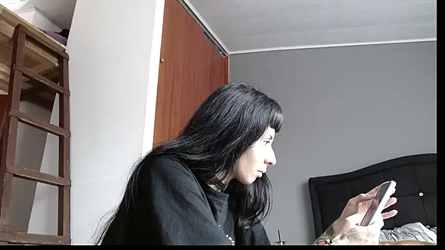 Snapshot of Emilia_1995 chatting on January 2025 05:08:01 PM Emilia 1995 online show from January 2025 05:08:01 PM