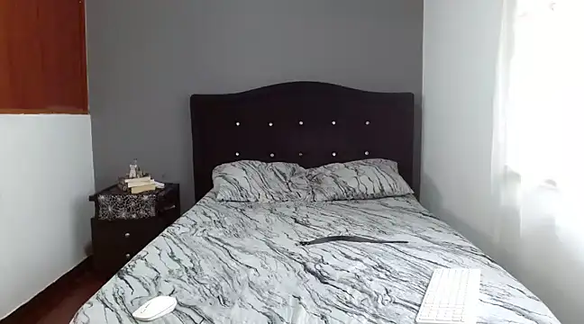 Snapshot of Emilia_1995 chatting on February 2025 12:37:01 PM Emilia 1995 online show from February 2025 12:37:01 PM