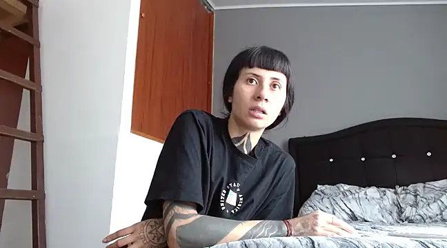 Snapshot of Emilia_1995 chatting on March 2025 08:19:02 PM Emilia 1995 online show from March 2025 08:19:02 PM