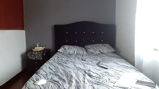 Snapshot of Emilia_1995 chatting on September 2025 02:06:02 PM Emilia 1995 online show from September 2025 02:06:02 PM