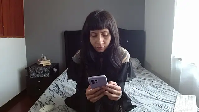 Snapshot of Emilia_1995 chatting on November 2025 03:32:02 PM Emilia 1995 online show from November 2025 03:32:02 PM