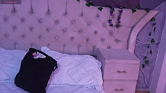 AmberGreyy  online show from April 2026 05:48:01 PM