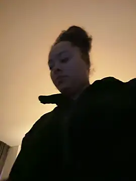 Snapshot of DhaTruth chatting on December 2024 03:22:02 AM DhaTruth online show from December 2024 03:22:02 AM