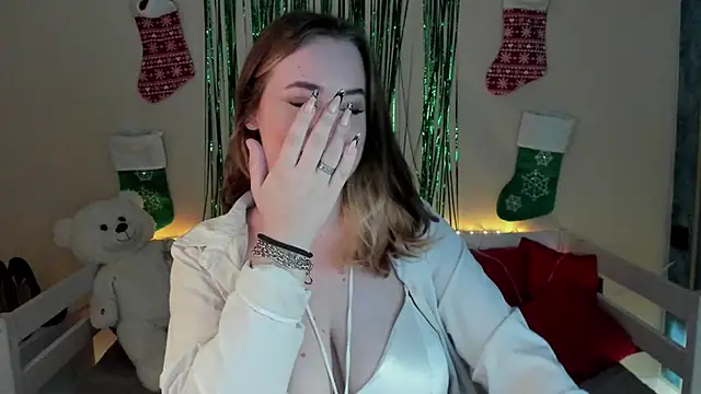 Emily Gin online show from December 2024 02:42:02 AM