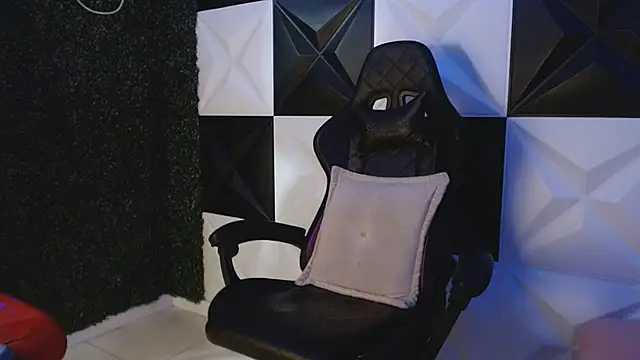 Dani cumboy online show from February 2025 02:05:02 AM