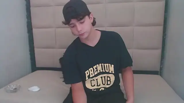 Dani cumboy online show from March 2025 11:28:02 PM