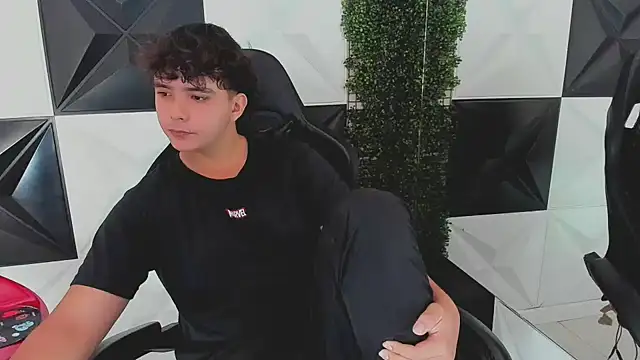 Dani cumboy online show from September 2025 02:33:02 PM