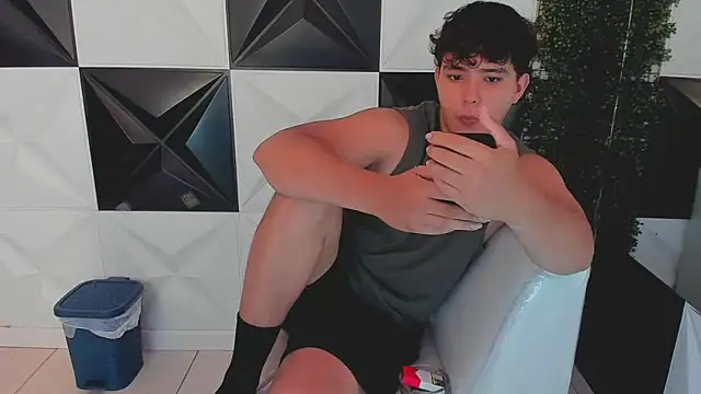 Dani cumboy online show from October 2025 01:54:01 PM