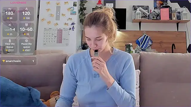 Girl alone home online show from December 2025 04:44:02 AM