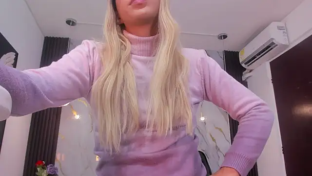 Snapshot of Tiff_Valentine chatting on February 2025 11:19:02 AM Tiff Valentine online show from February 2025 11:19:02 AM