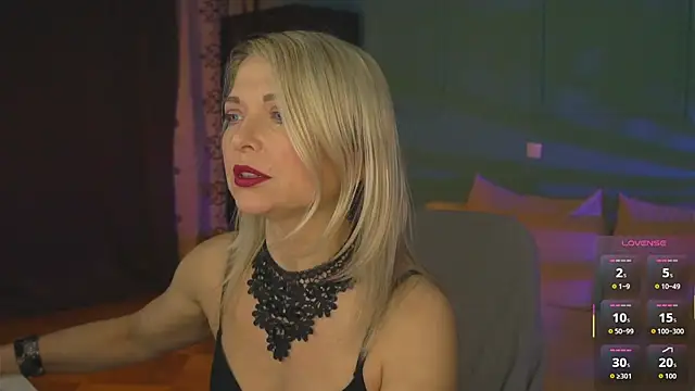 Snapshot of Gloria_Lovely chatting on May 2026 11:18:01 AM Gloria Lovely online show from May 2026 11:18:01 AM
