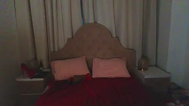 Snapshot of HairyLola chatting on January 2025 01:52:01 PM HairyLola online show from January 2025 01:52:01 PM