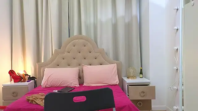 Snapshot of HairyLola chatting on March 2025 11:44:02 AM HairyLola online show from March 2025 11:44:02 AM