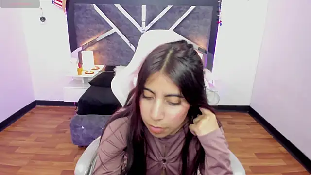 lunitaa18 online show from February 2025 09:25:02 PM