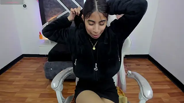 lunitaa18 online show from February 2025 10:31:01 PM