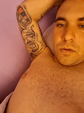 Snapshot of elcarli13 chatting on November 2025 04:52:01 PM elcarli13 online show from November 2025 04:52:01 PM