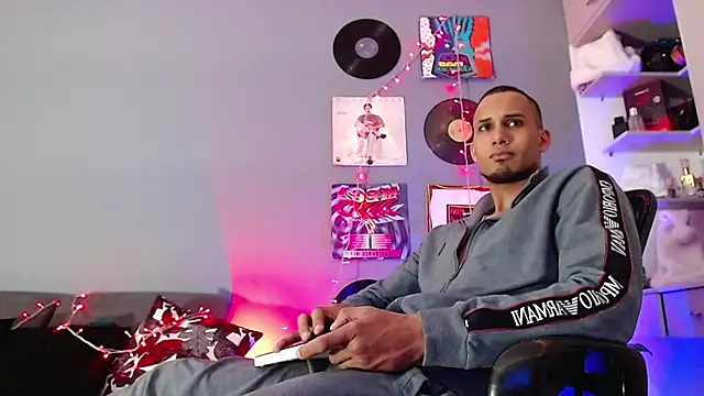 MagnusFrost online show from December 2024 05:55:01 AM