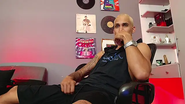 MagnusFrost online show from January 2025 04:59:01 AM