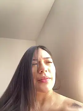 Latina vanessa online show from October 2025 05:46:02 PM