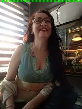 Snapshot of CamilleDesire chatting on March 2025 04:55:01 PM CamilleDesire online show from March 2025 04:55:01 PM