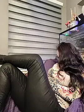 Snapshot of CamilleDesire chatting on November 2025 04:43:02 PM CamilleDesire online show from November 2025 04:43:02 PM