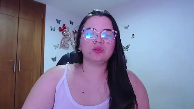 Snapshot of Sarahros1 chatting on January 2025 01:18:02 AM Sarahros1 online show from January 2025 01:18:02 AM