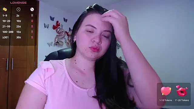 Snapshot of Sarahros1 chatting on January 2025 05:21:02 AM Sarahros1 online show from January 2025 05:21:02 AM