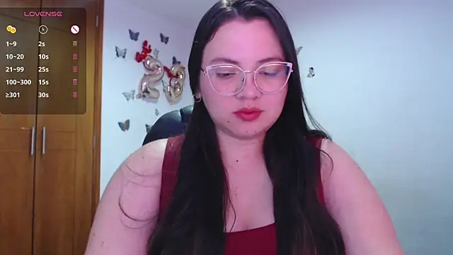 Snapshot of Sarahros1 chatting on February 2025 04:09:02 AM Sarahros1 online show from February 2025 04:09:02 AM