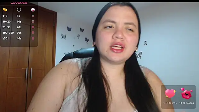 Snapshot of Sarahros1 chatting on October 2025 03:18:02 AM Sarahros1 online show from October 2025 03:18:02 AM