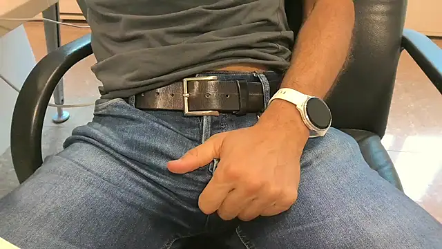 Snapshot of alessandroman2114 chatting on September 2025 04:51:02 PM alessandroman2114 online show from September 2025 04:51:02 PM