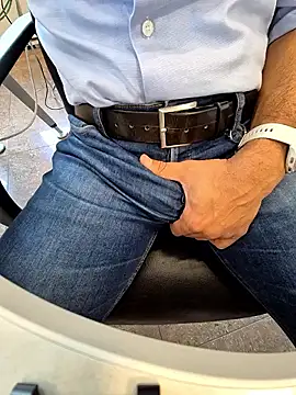 Snapshot of alessandroman2114 chatting on September 2025 10:31:02 AM alessandroman2114 online show from September 2025 10:31:02 AM