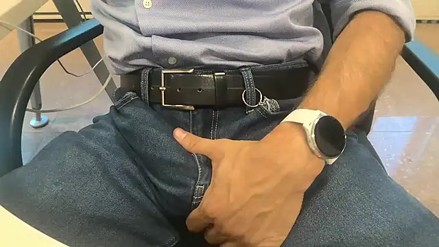 Snapshot of alessandroman2114 chatting on October 2025 04:07:02 PM alessandroman2114 online show from October 2025 04:07:02 PM