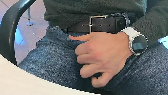 alessandroman2114 online show from February 2026 11:28:01 AM