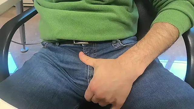 alessandroman2114 online show from March 2026 03:37:02 PM