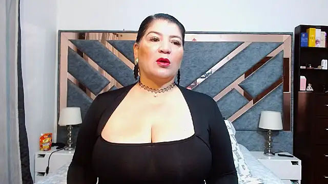 KarlaTesg online show from September 2025 09:22:02 AM