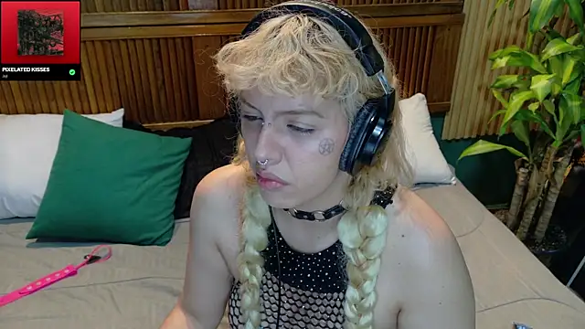 Eli666uwu online show from October 2025 12:33:02 AM