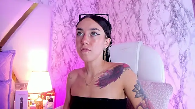 Athziry  online show from February 2025 09:20:02 PM