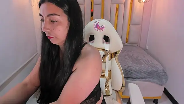 Karla hernandez  online show from February 2025 10:59:01 AM