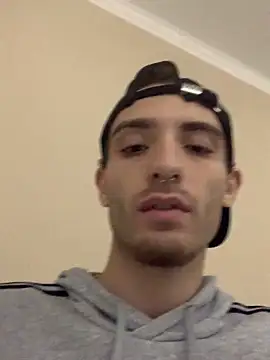 Snapshot of LaMaterialista chatting on October 2025 11:05:01 PM LaMaterialista online show from October 2025 11:05:01 PM