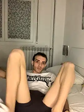 Snapshot of LaMaterialista chatting on November 2025 09:42:02 PM LaMaterialista online show from November 2025 09:42:02 PM