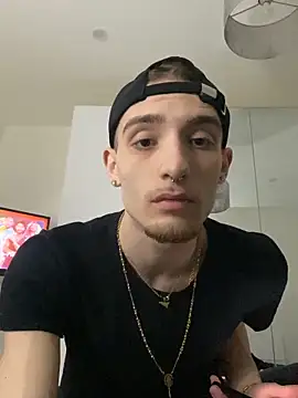 Snapshot of LaMaterialista chatting on April 2026 03:09:01 PM LaMaterialista online show from April 2026 03:09:01 PM